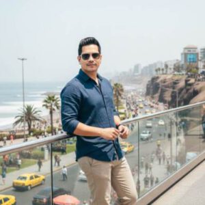 Guapo y carismático acompañante Discreto para Mujeres & Parejas