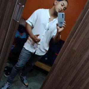 Gigolo de 18 años con 19cm 🍆 de vrg, estoy para servirte mamacita